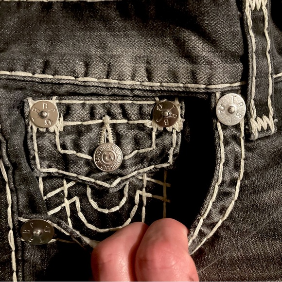 SOLD! NWT! True Religion Straight Super T in “DTDM MIRR WND WR” wash Size 29x34 - Picture 7 of 11